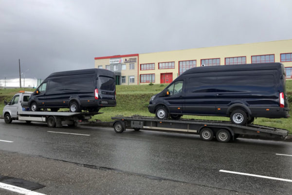 Автовоз с микроавтобусами